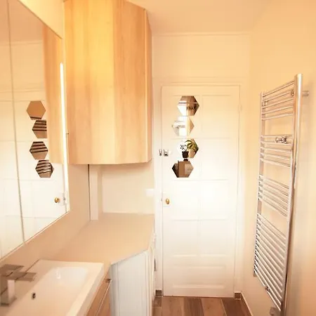 Left Bank One Bedroom